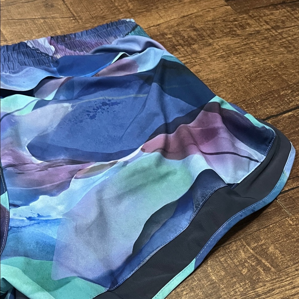Athleta Printed Mesh Racer Run Short Size L - Picture 7 of 10